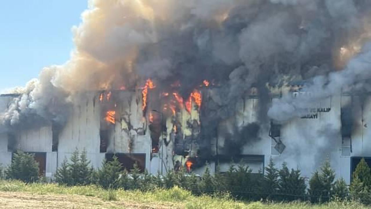 Son Dakika: Tekirdağ'da fabrika yangını! &Uuml;st &uuml;ste patlama sesleri duyuldu