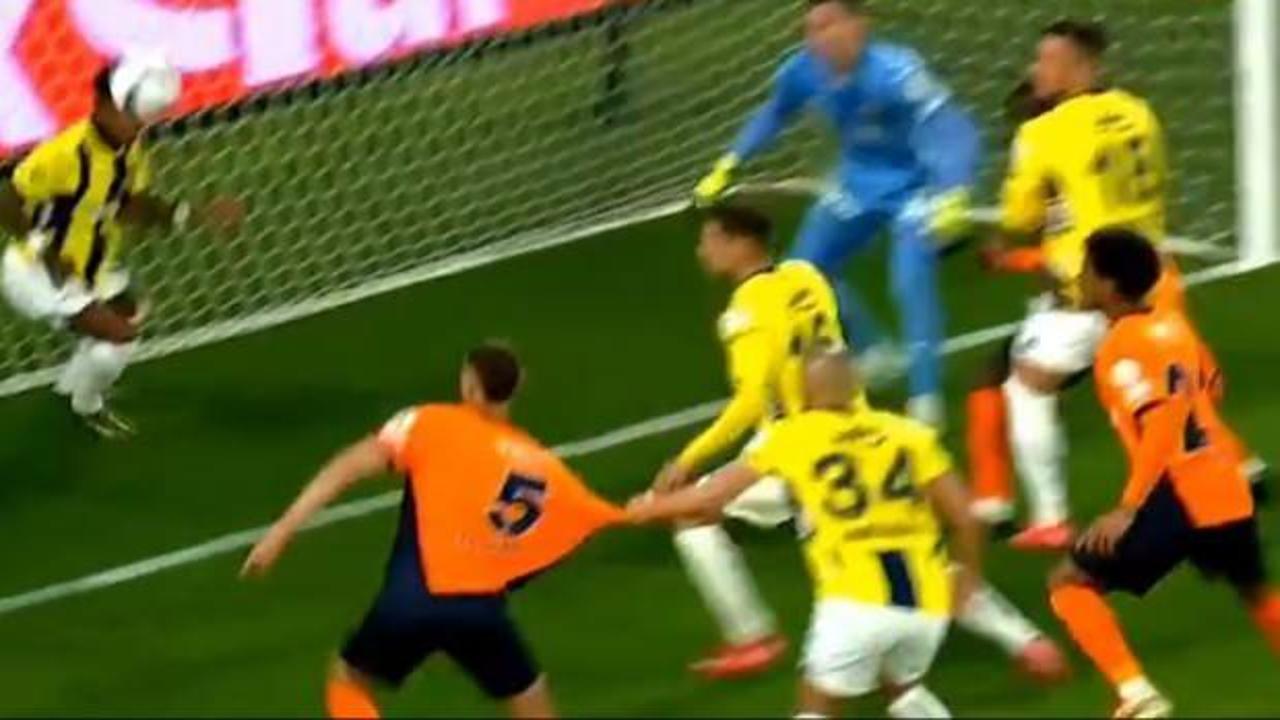Başakşehir'de tartışmalı pozisyonlar! Penaltı, elle oynama, kırmızı kart itirazı...