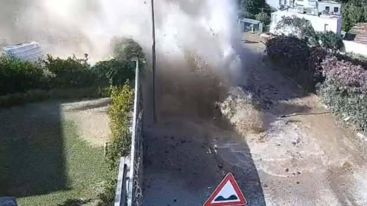 Bodrum'da ana isale patladı! 9 evi su bastı, 2 otomobil hasar g&ouml;rd&uuml;