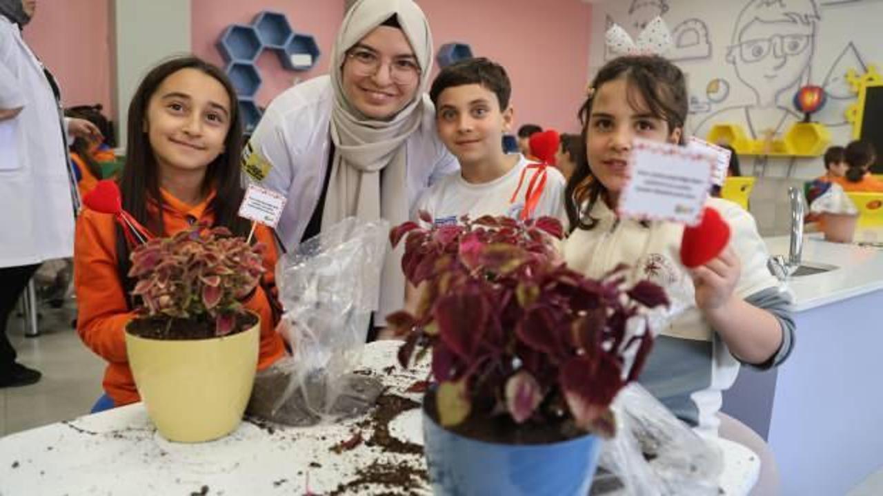 Büyükşehir’in “Yerli Tohum Milli Tarım” Projesi’nde "En Güzel Çiçek Benim Annem" etkinliği