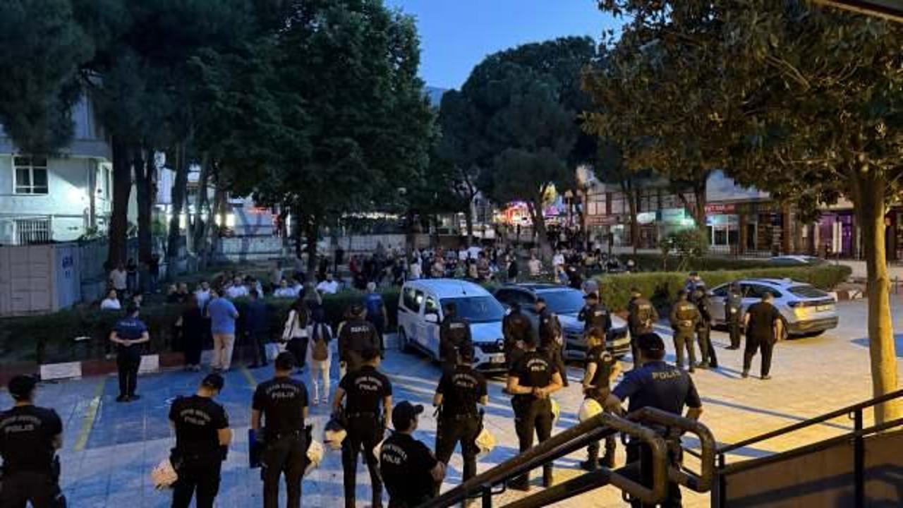 CHP Kemalpaşa Gen&ccedil;lik Kolları Başkanı ve 3 kişi, "Cumhurbaşkanına hakaret"ten tutuklandı