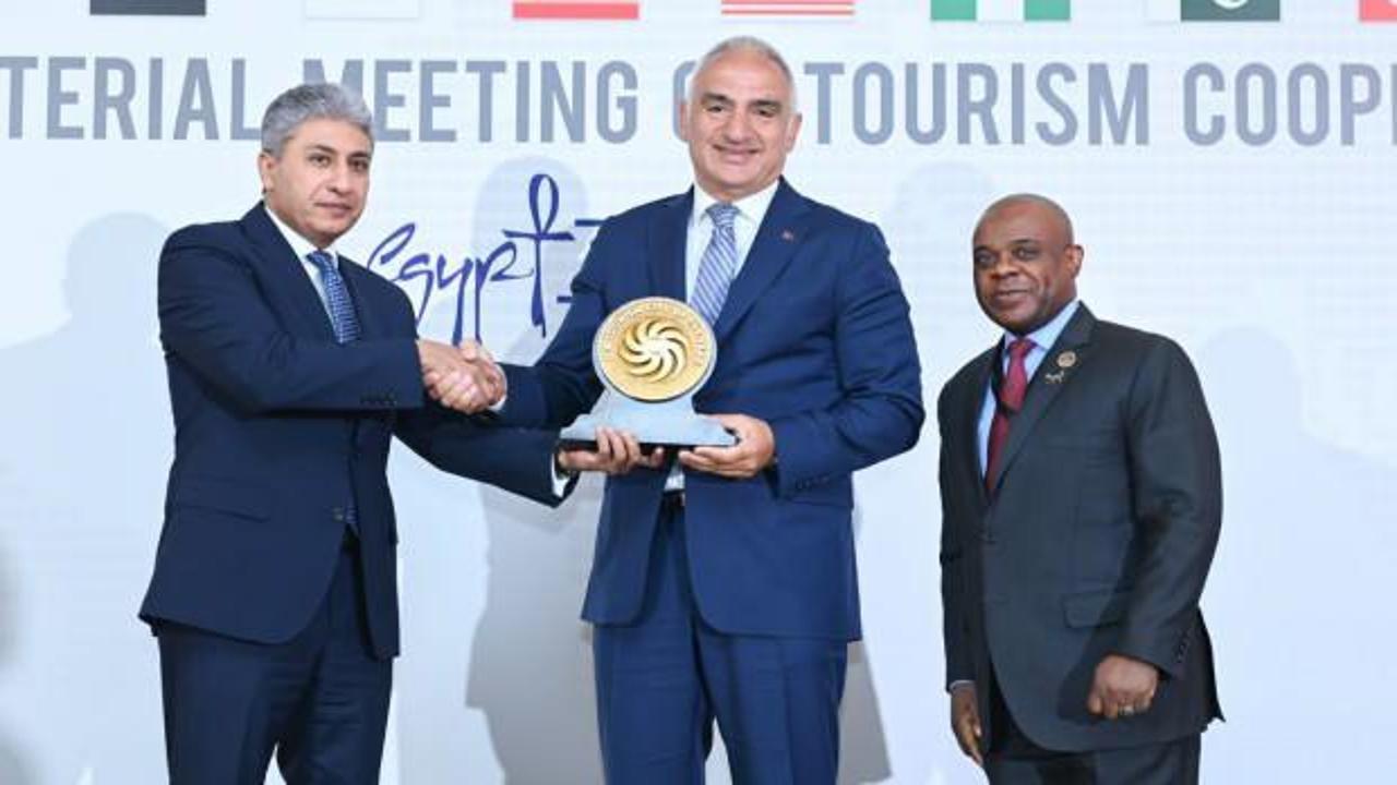 D-8'in ilk turizm şehri Antalya oldu