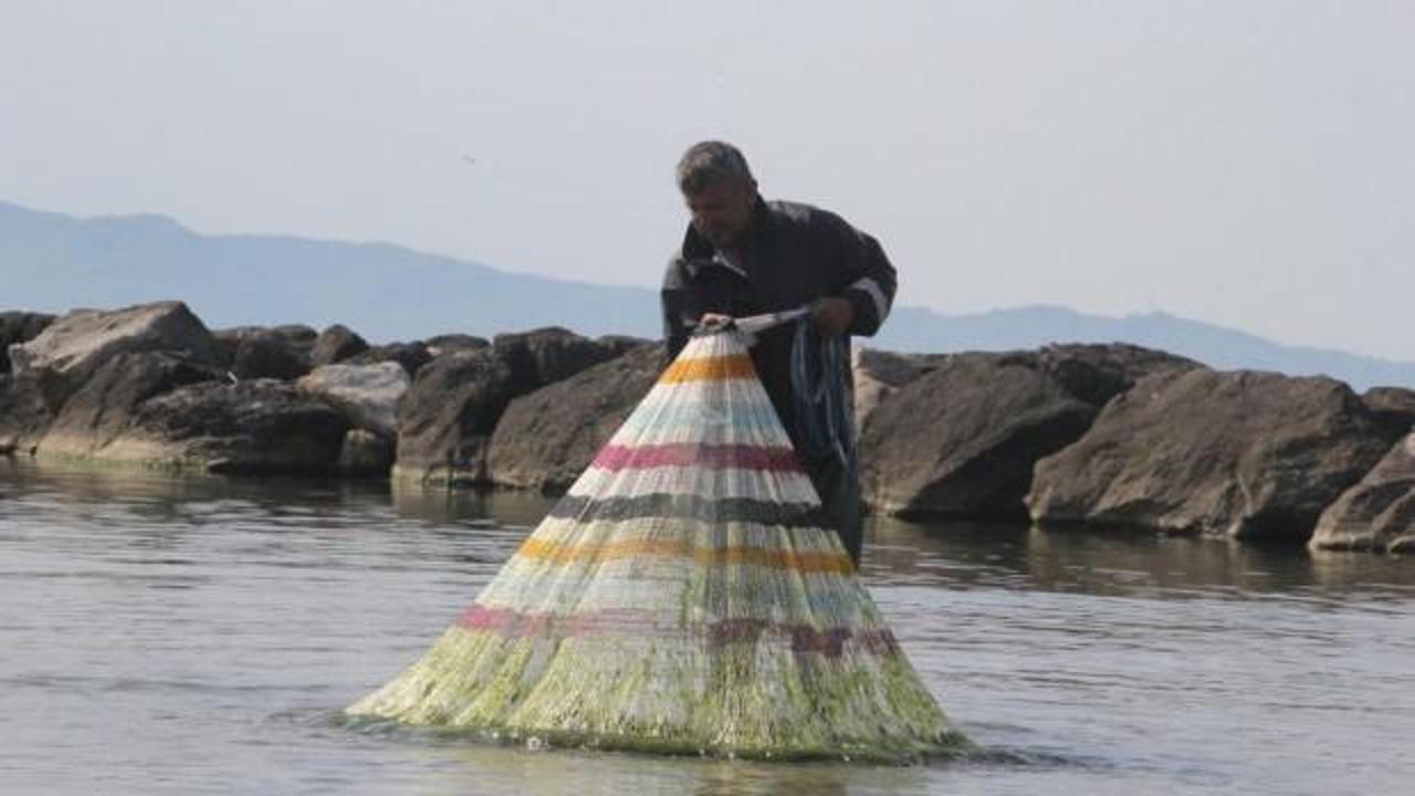 Dedesinden öğrendi! Günde 50 kilo balık yakalıyor