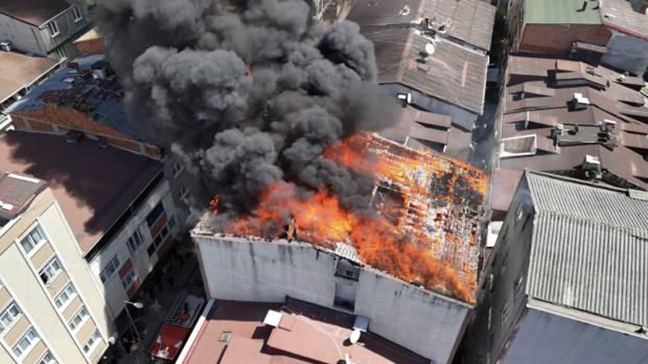 Küçükçekmece'de 5 katlı binada yangın! 