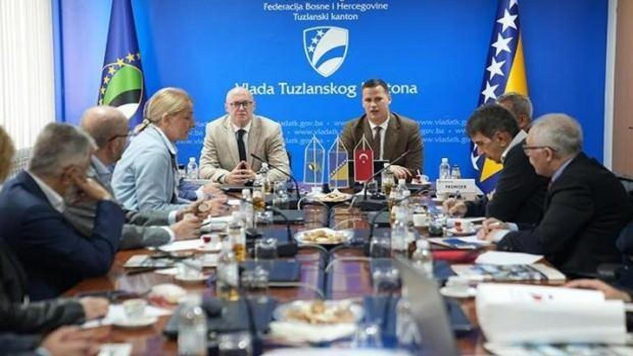 Medya temsilcileri Tuzla Kantonu Başbakanı İrfan Halilagiç ile görüşme gerçekleştirdi