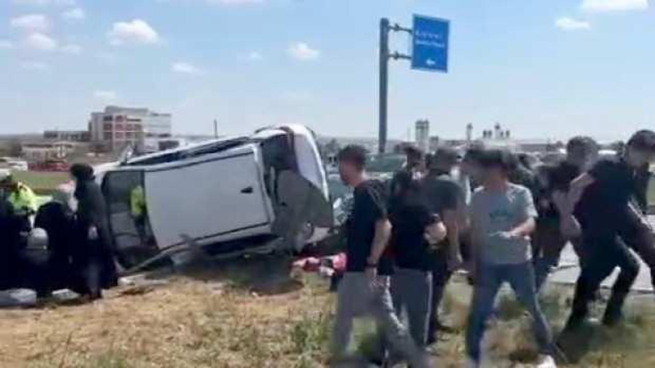 Otomobiller kavşakta çarpıştı; 5 yaralı