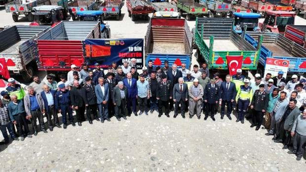 "Reflektör Tak, Görünür Ol” projesi ile çiftçilere 10 bin adet reflektör dağıtılacak