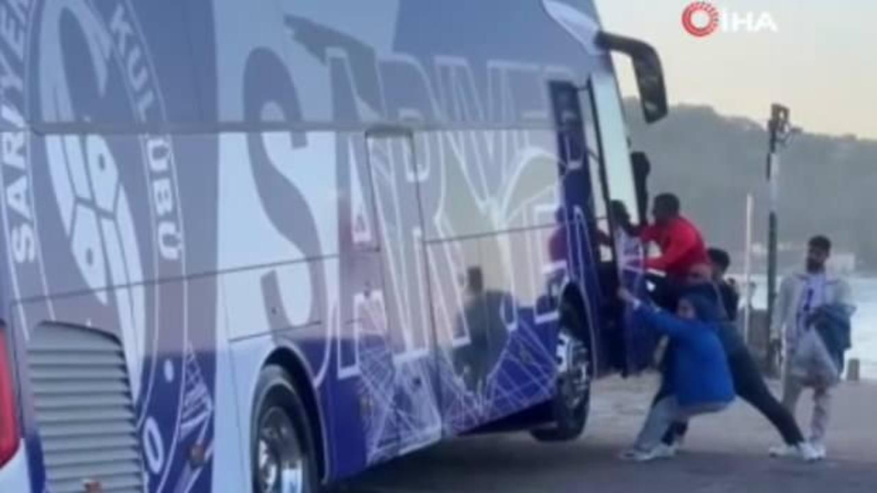 Şampiyon Sarıyer'in otob&uuml;s&uuml; devrilmekten son anda kurtuldu