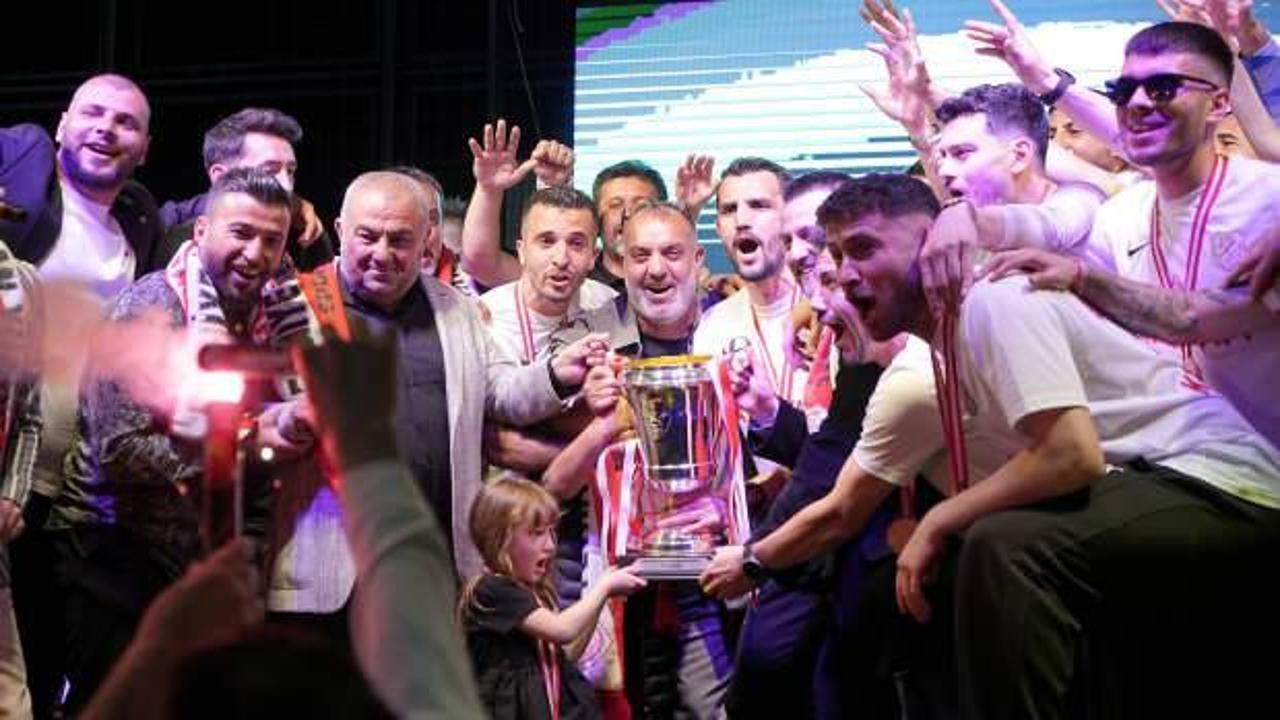 Şampiyonluklar peş peşe geldi: Mahalle takımı profesyonel lige &ccedil;ıktı