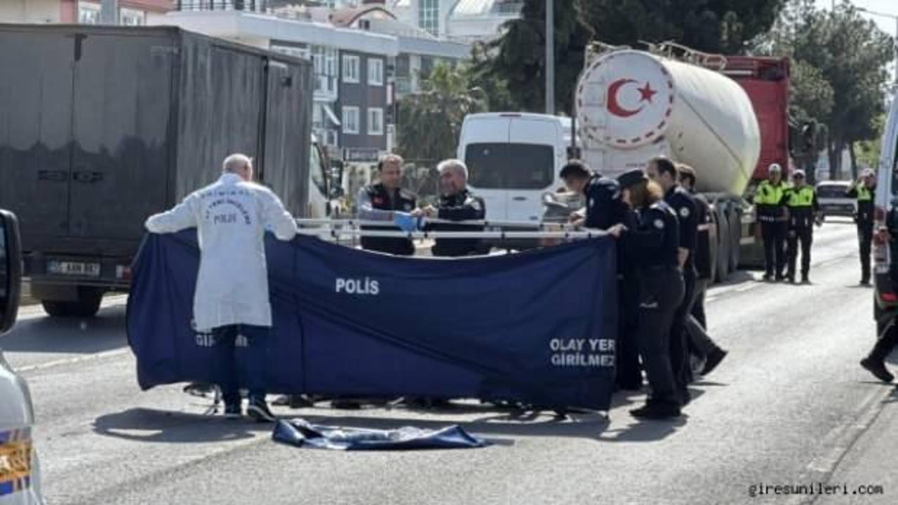 Samsun'da feci kaza! Tırla &ccedil;arpışan motosikletin s&uuml;r&uuml;c&uuml;s&uuml; &ouml;ld&uuml;