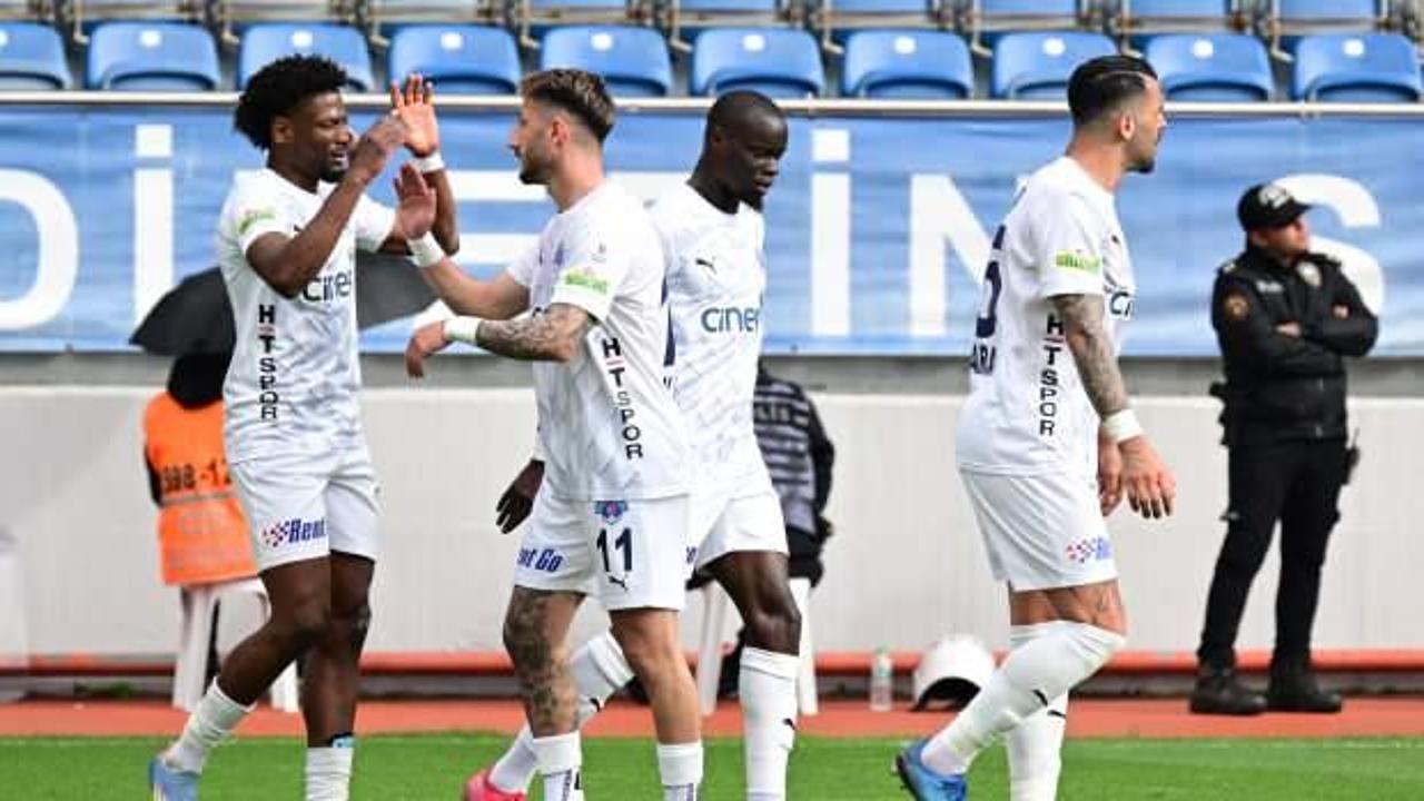 Burak Yılmaz'ın Paşa'sı Arda Turan'ın Eyüpspor'unu farklı geçti
