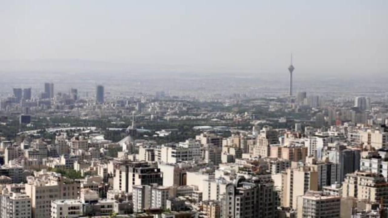 Yaptırımlar ve yetersiz altyapı Tahran'ın belini b&uuml;kt&uuml;! 700 banka elektriksiz kaldı!