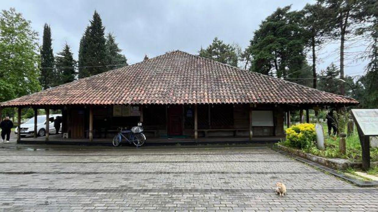 8 asırlık camide korkutan manzara: İstila etiler! Cemaat camiye giremiyor...