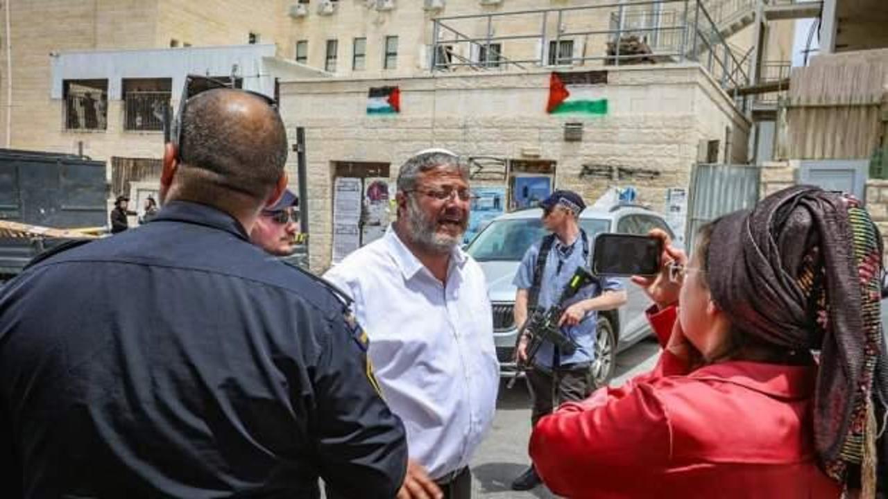 Aşırı sağcı İsrailli Bakan, Filistin bayrağı asan Yahudilerle kavga etti