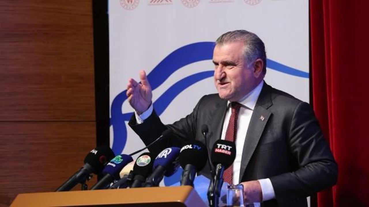 Bakan Bak'tan şampiyon Galatasaray'a tebrik