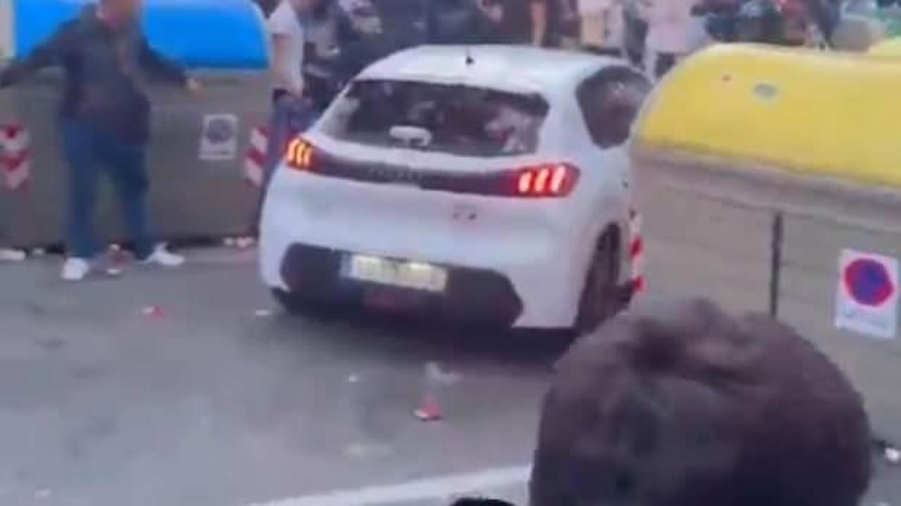 Barcelona'nın ma&ccedil;ında olay! Arabayla taraftarları ezdi