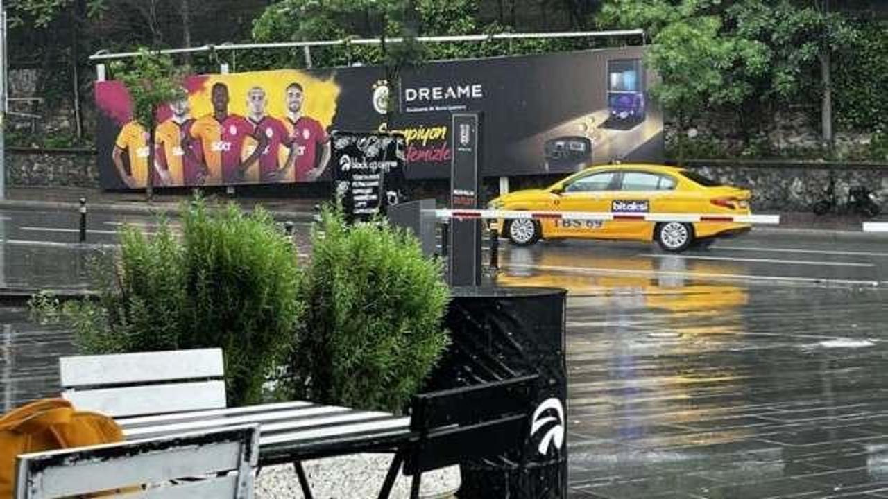 Beşiktaş'ın stadında 'Şampiyon Galatasaray' yazılı reklam panosu