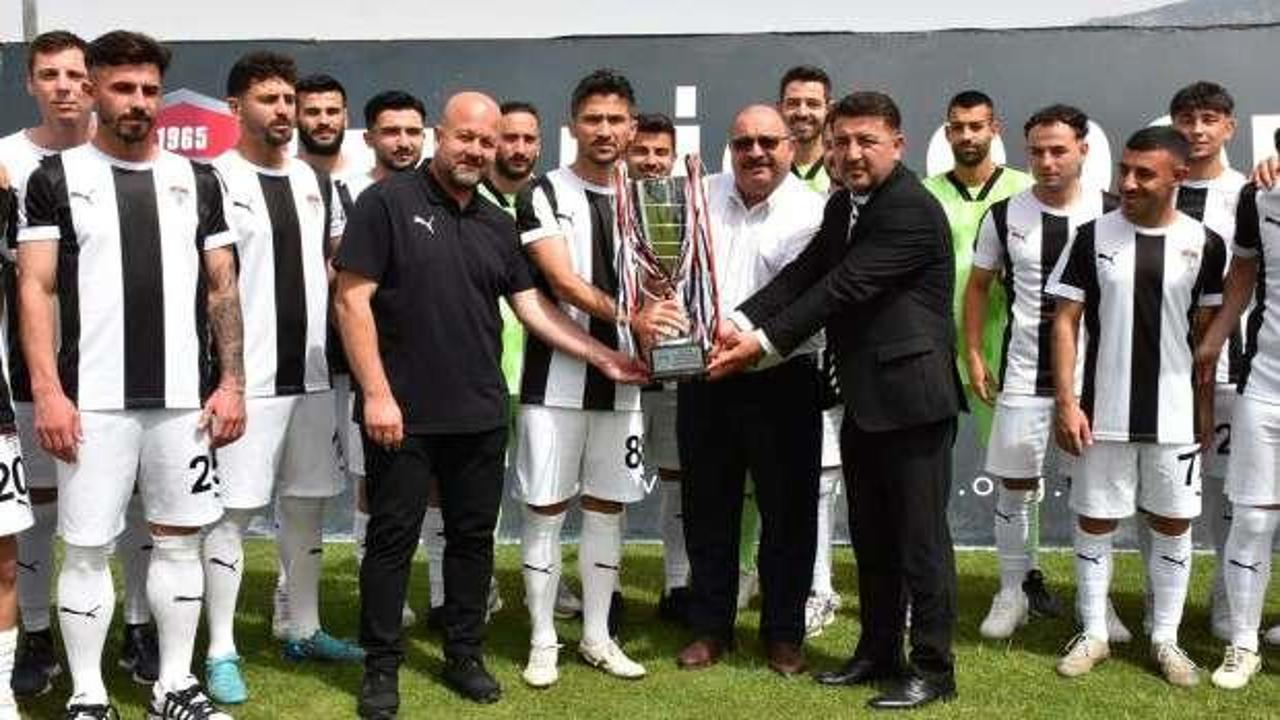 Amatöre kadar düşmüştü: Süper Lig efsanesi 'namağlup' şampiyon