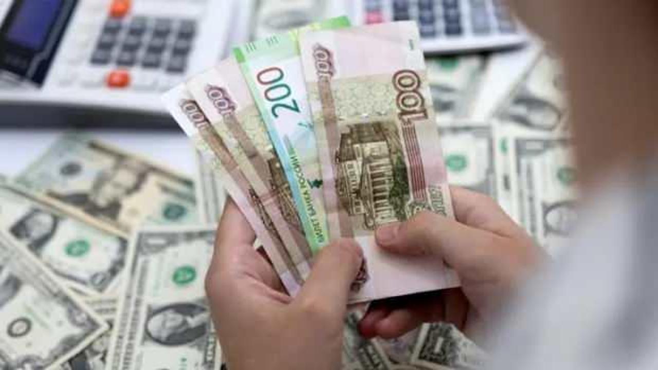 Dolar karşısında ruble düşüşte