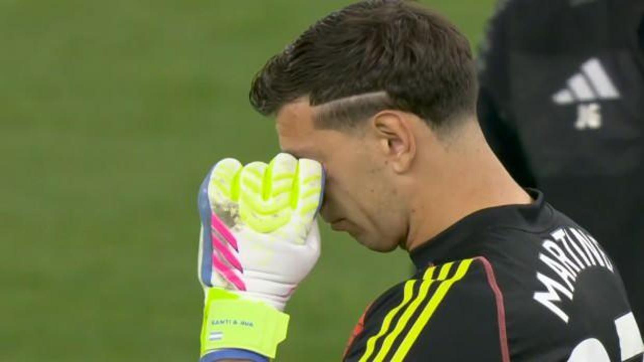 D&uuml;nya Kupalı kaleci İstanbul'a doğru: G&ouml;zyaşlarıyla takımına veda etti