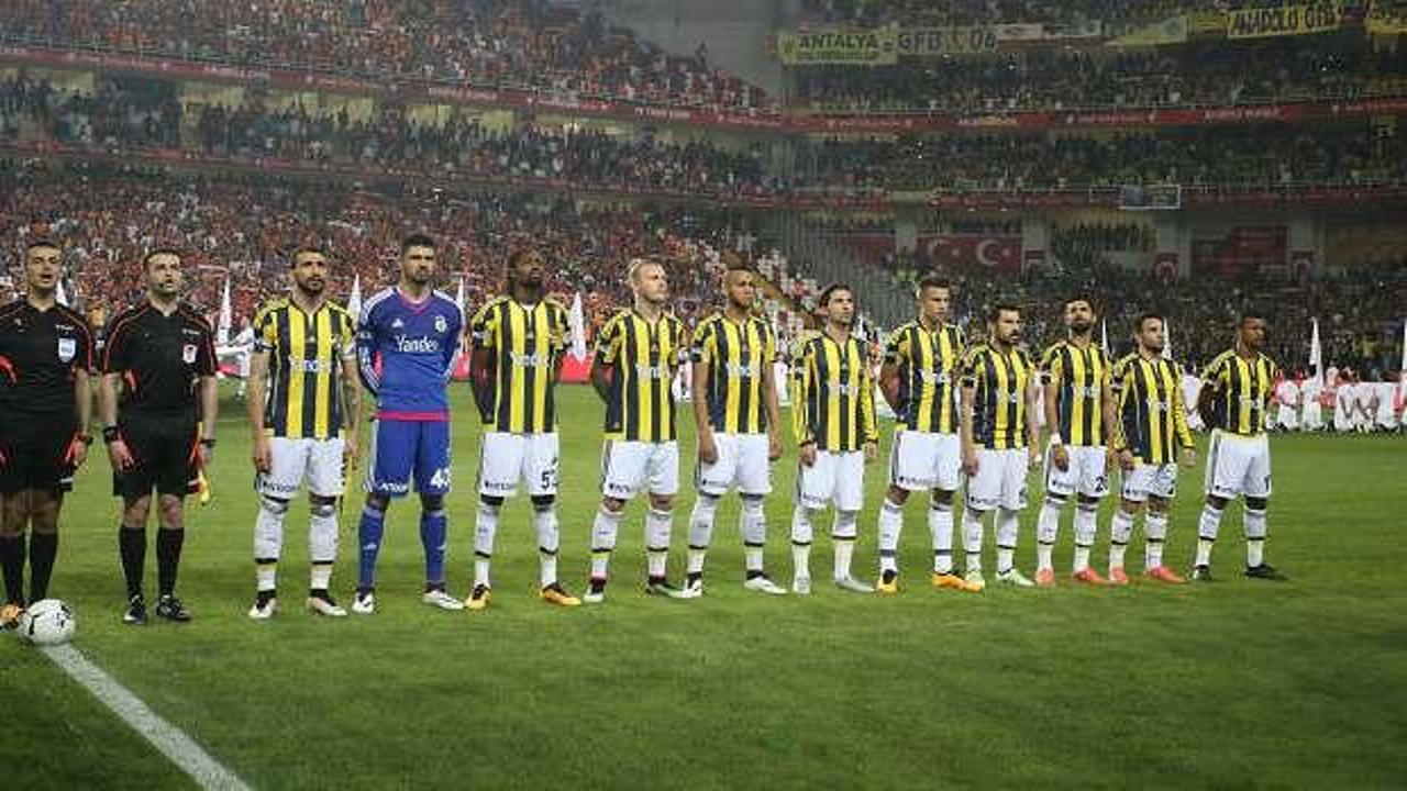 Fenerbahçe'nin eski futbolcusu siyasete atılıyor