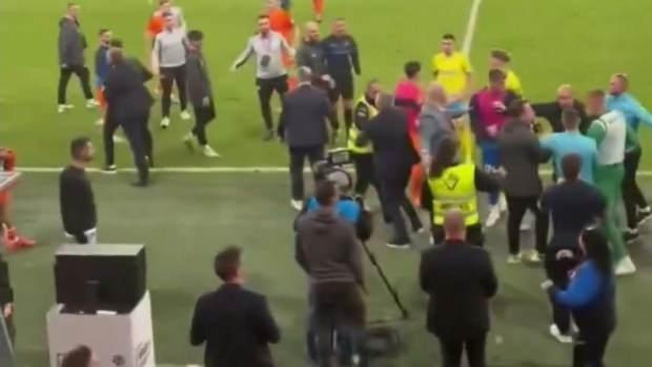 Galatasaray'ın eski yıldızı kupa finalinde kavga etti! Hocalar birbirine girdi