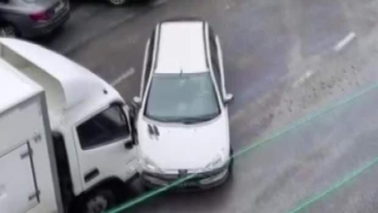 İETT otobüsünden mazot döküldü! Çok sayıda araç birbirine girdi