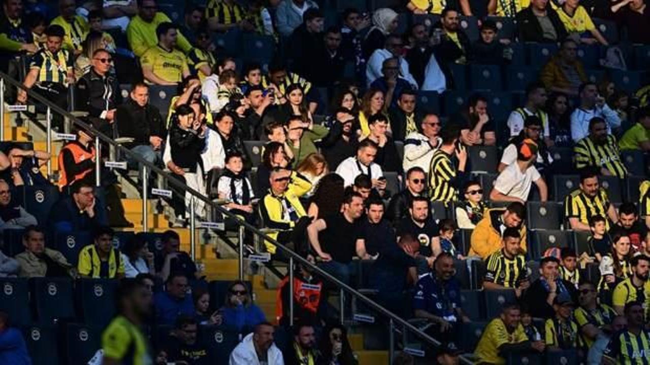 Fenerbahçe tribünleri sadece 1 futbolcusunu alkışladı