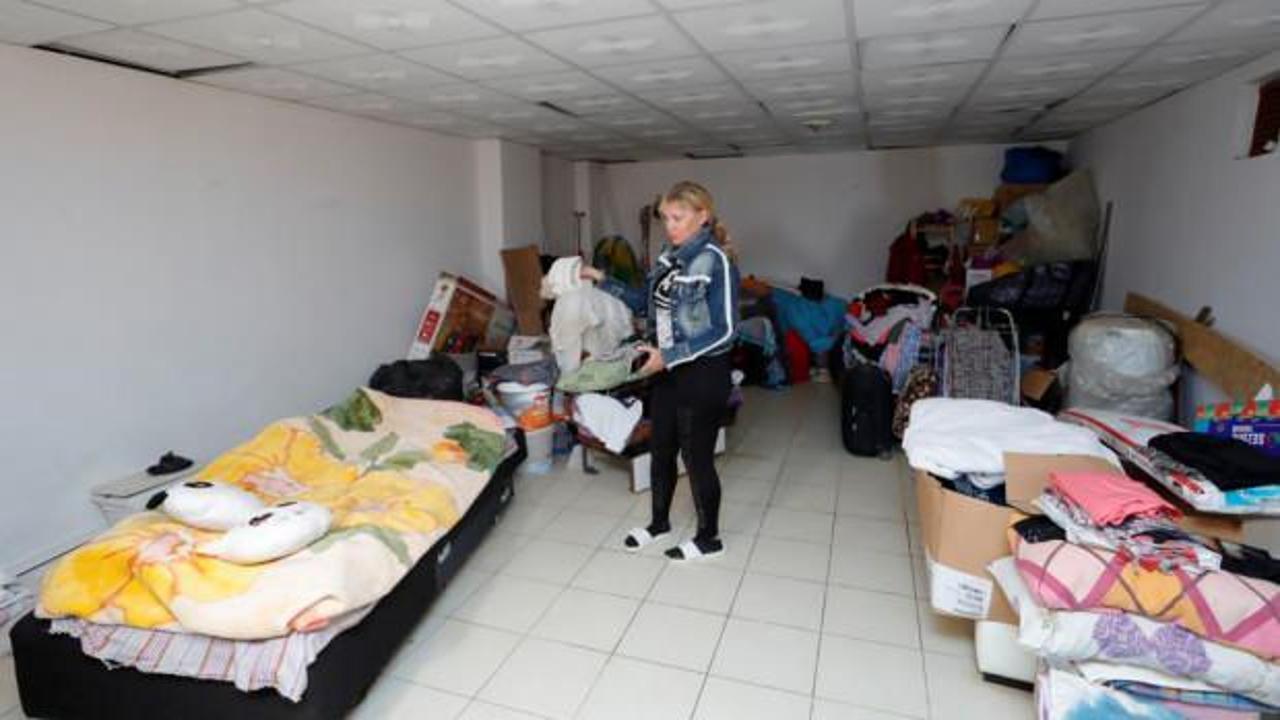 Kiracısı &ccedil;ıkmayınca 4 yıldır depoda yaşıyor!