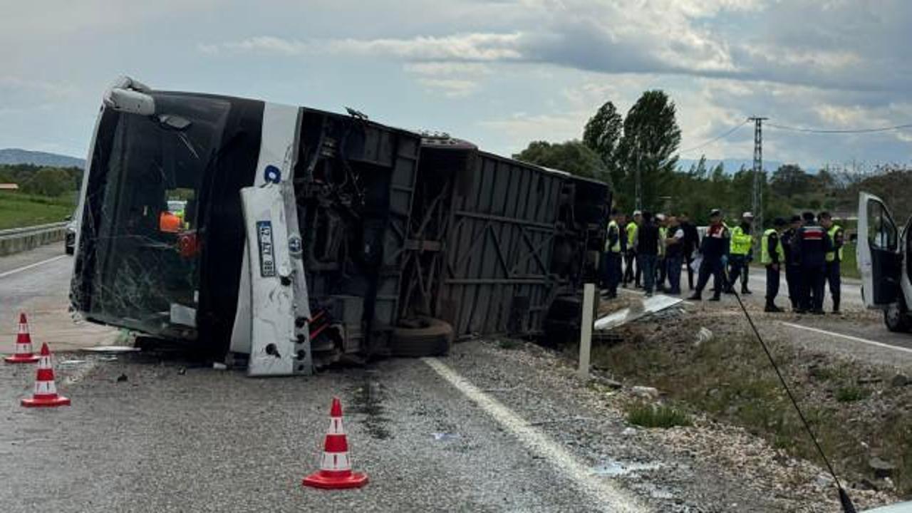 Konya'da yolcu otobüsü devrildi: Yaralılar var!
