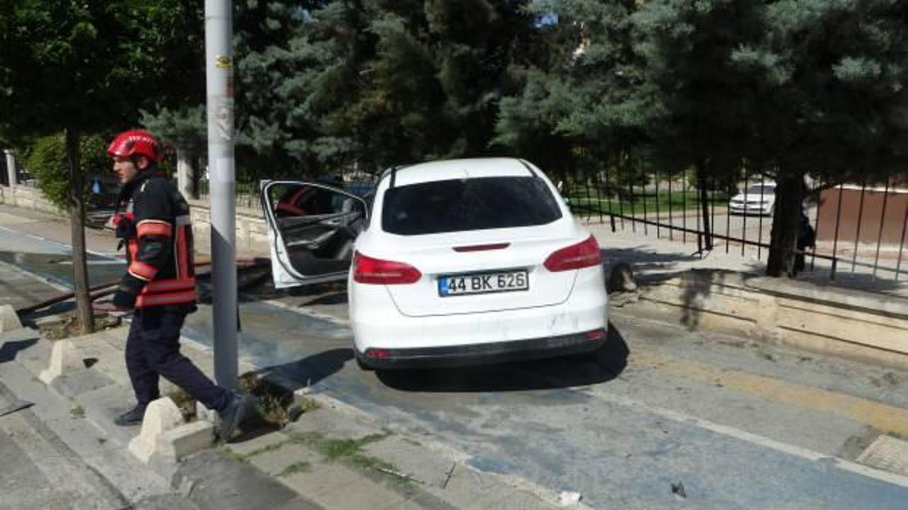 Korkunç kaza: Önce otomobile sonra duvara çarpan araç alev aldı!