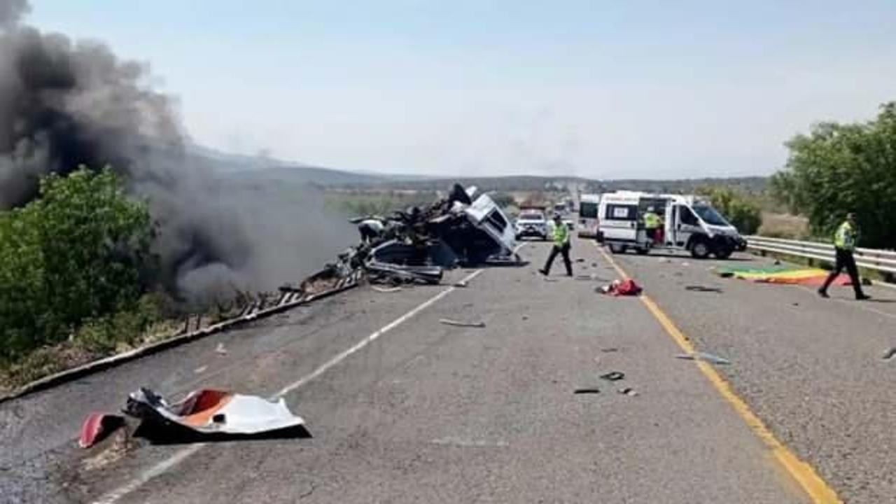 Meksika'da feci kaza... &Ccedil;ok sayıda &ouml;l&uuml; ve yaralı var!