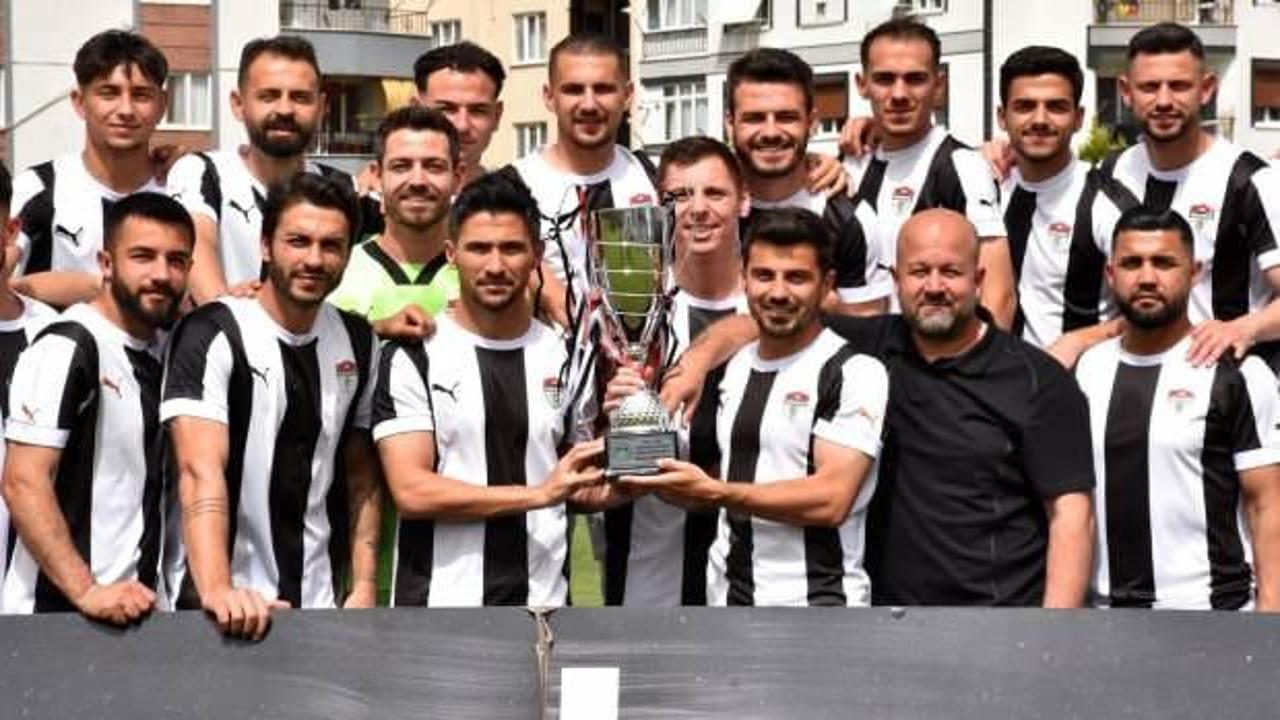 Nereden nereye! Süper Lig'in efsane takımı BAL'a yükseldi, kupasına kavuştu