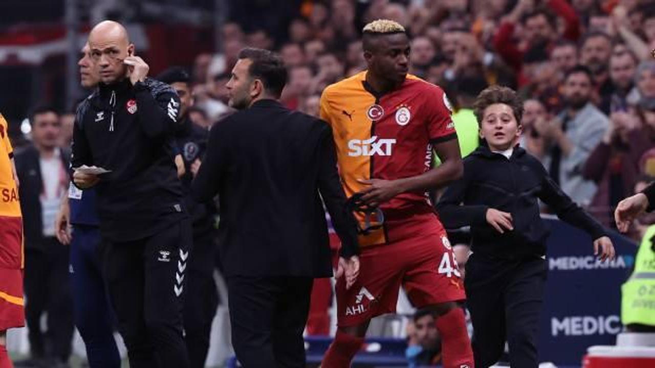 Okan Buruk'tan taraftara 'Osimhen' m&uuml;jdesi: Aylar sonra ilk kez konuştu