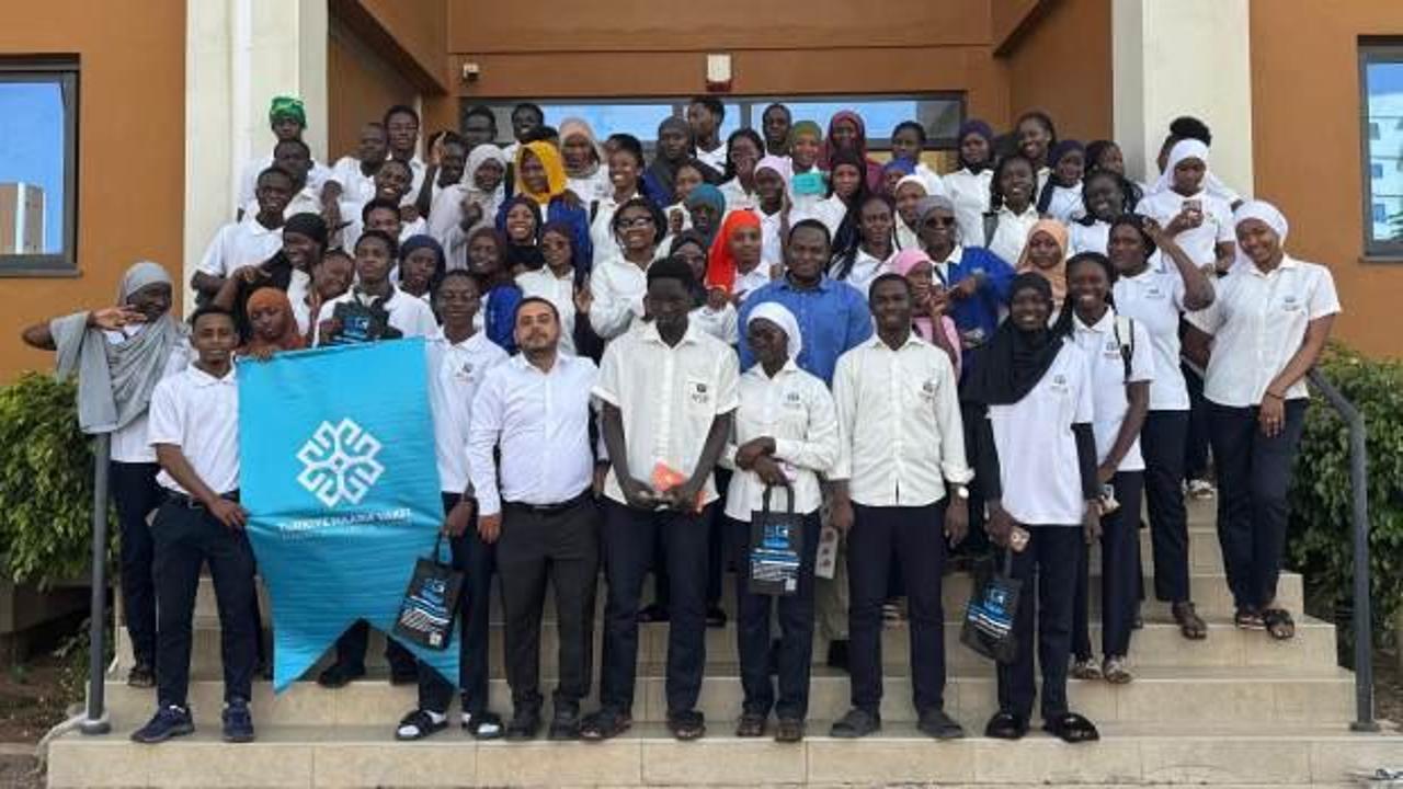 Senegal Maarif Okullarından, T&uuml;rk&ccedil;e ve T&uuml;rk k&uuml;lt&uuml;r&uuml;n&uuml;n tanıtımına destek