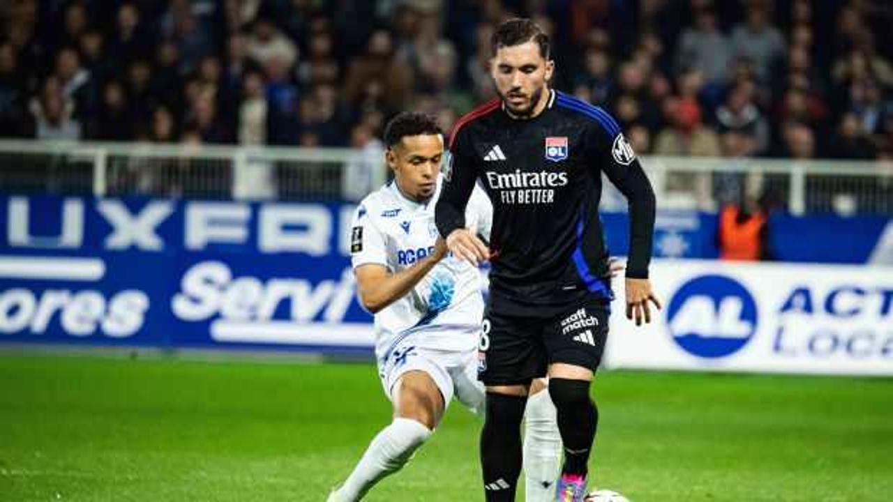 Süper Lig ile anılan yıldız takımına veda etti: Bu sezon 32 golde adı var