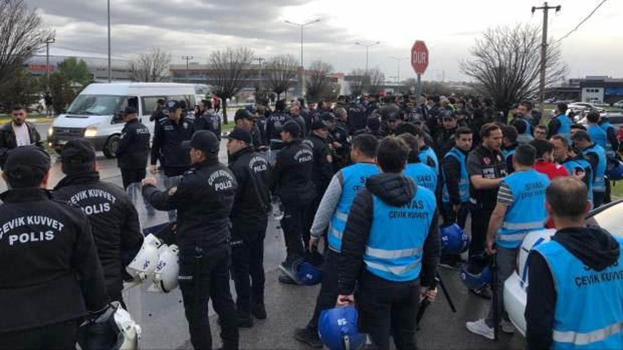 Tarihi fırsat ka&ccedil;tı: Taraftar, S&uuml;per Lig ekibinin tesislerine akın etti