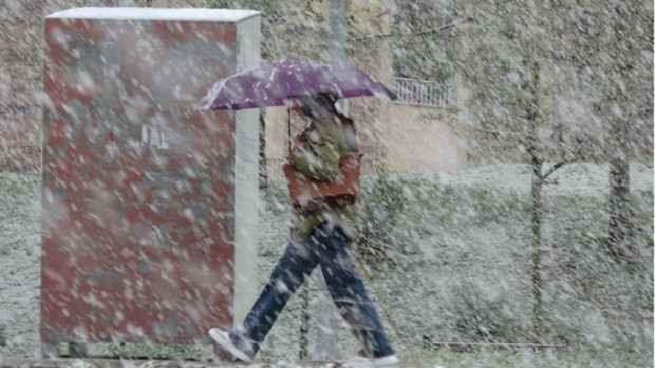 4 ilde mayıs ayında beklenmedik kar yağışı! Her yer beyaza b&uuml;r&uuml;nd&uuml;