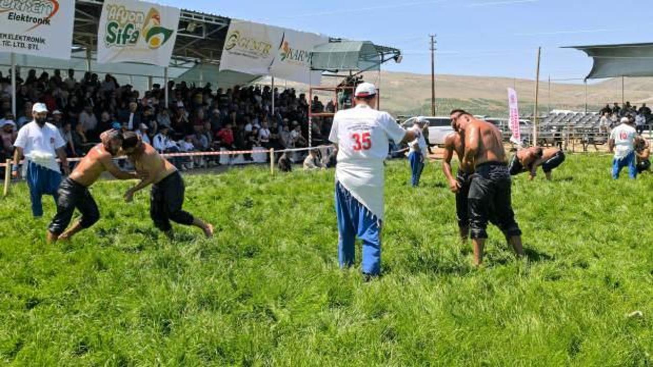 300 güreşçi güneşin altında ter döktü, Manisalı sporcu 'başpehlivan' oldu