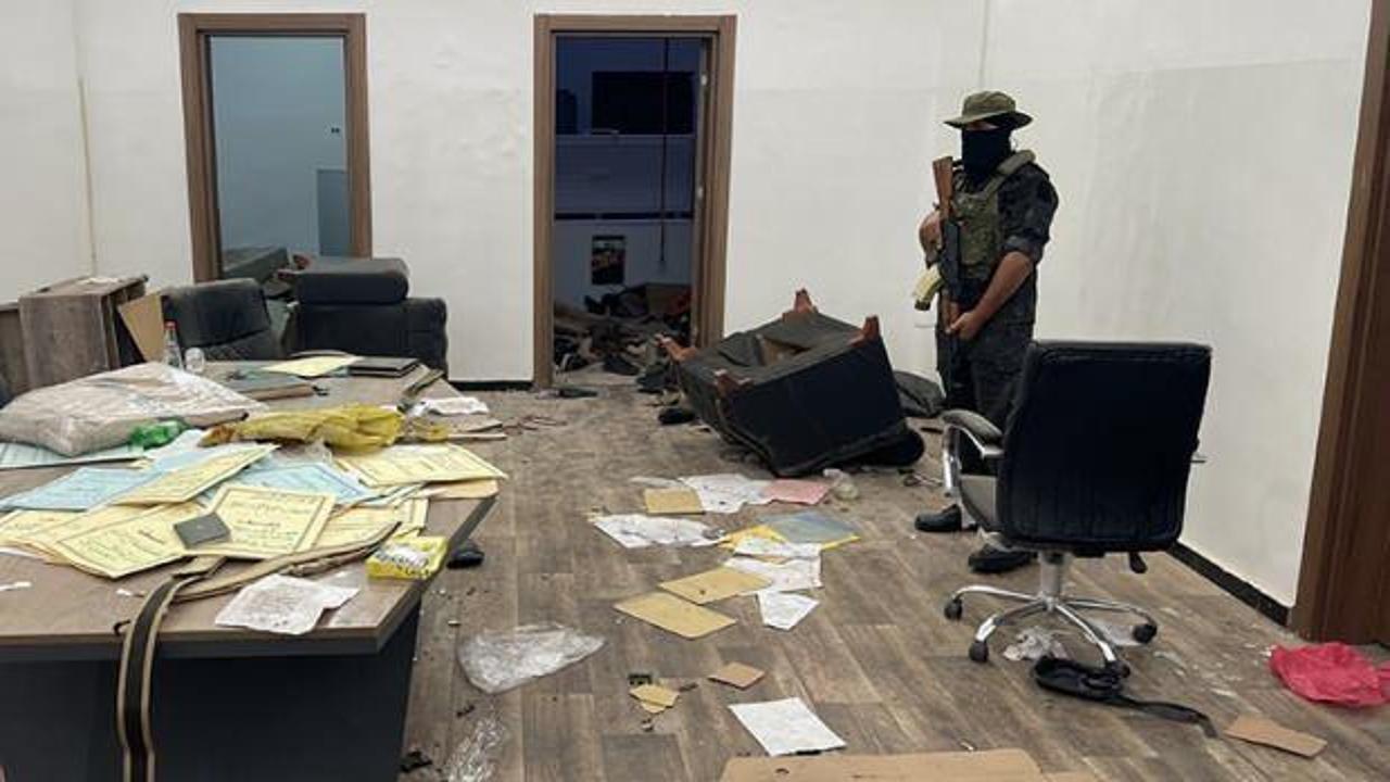 Trablus’ta hükümet güçlerinin kontrolüne geçen karargah görüntülendi