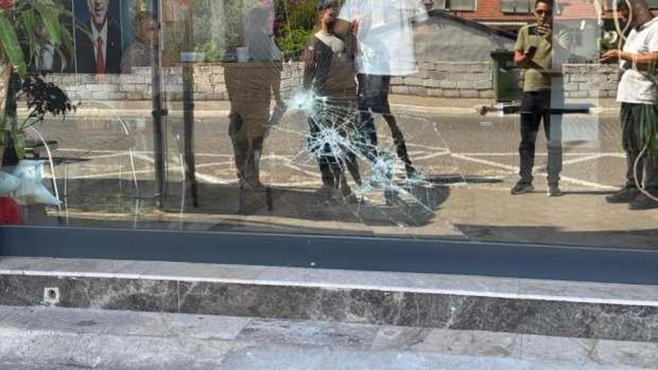 AK Parti İlçe Başkanlığı binasına saldırı