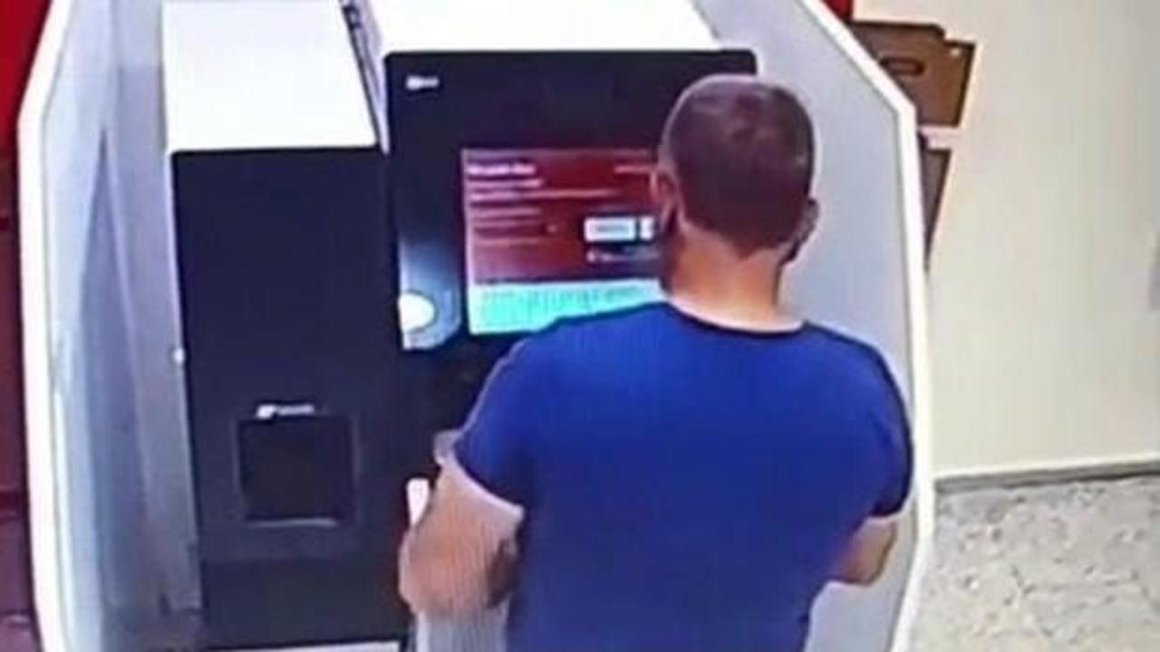 ATM'deki dalgınlığı pahalıya mal oldu