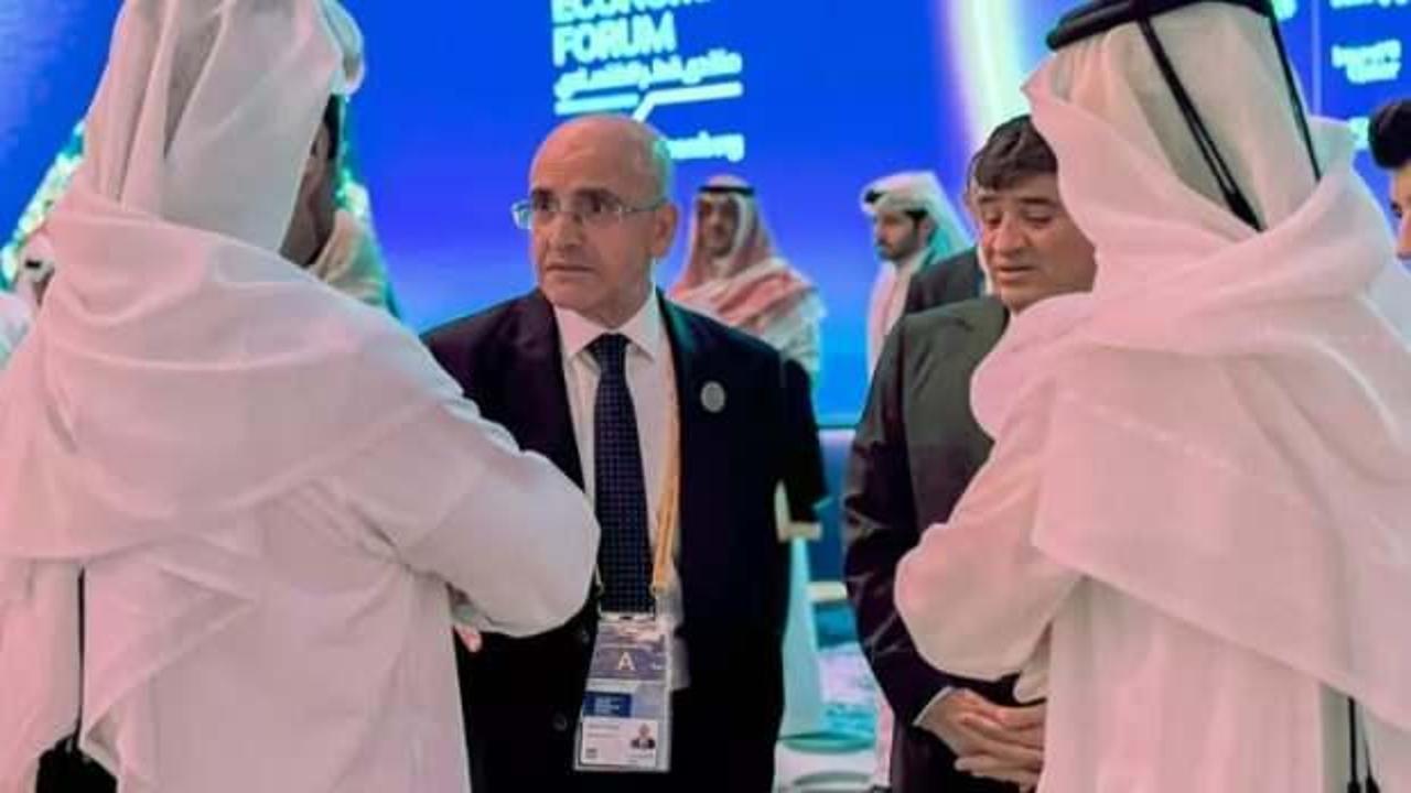 Bakan Şimşek, Doha'da Türkiye'deki yatırım fırsatlarını anlattı