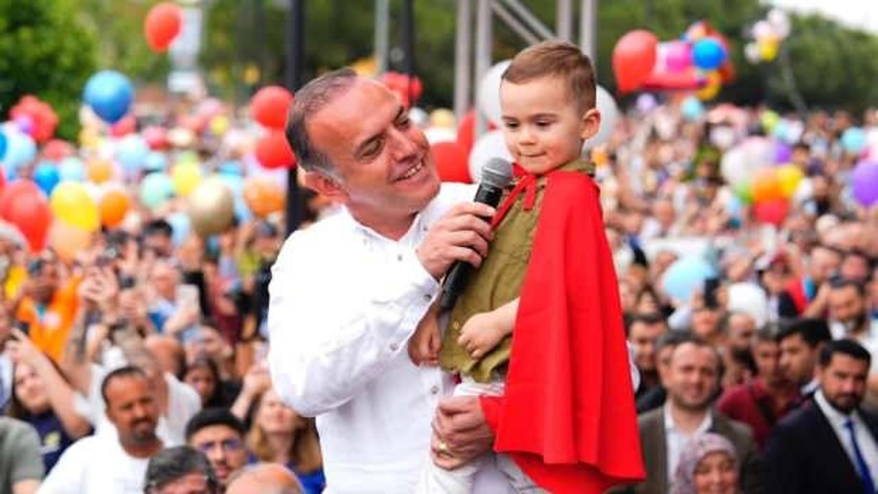 Binlerce kişi Ali Asaf i&ccedil;in buluştu, g&ouml;ky&uuml;z&uuml;ne balon u&ccedil;urdu