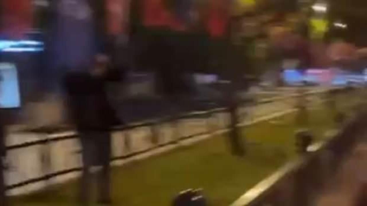 Bursa'da Türk bayrağını yakmaya çalışan şahıs yakalandı