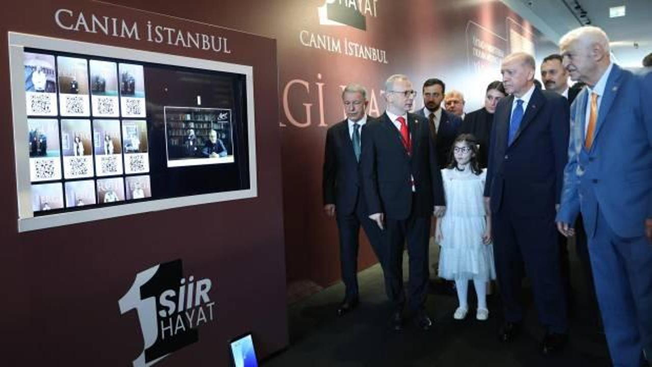 Cumhurbaşkanı Erdoğan, "Bir Şiir Bir Hayat Canım İstanbul" sergisini gezdi