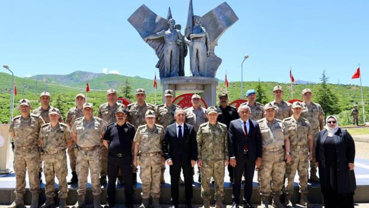Bingöl'de 33 şehit asker anıldı