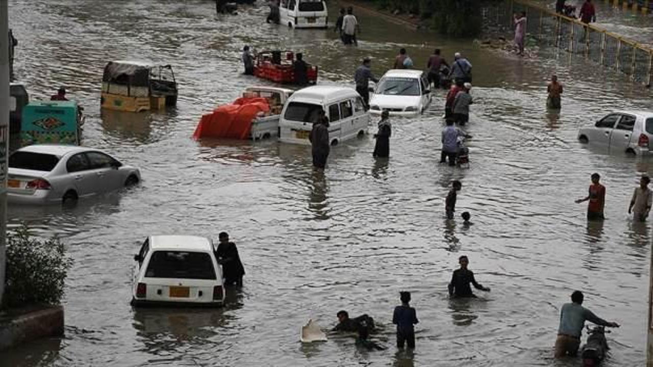 Fırtına Pakistan'da 3 can aldı!
