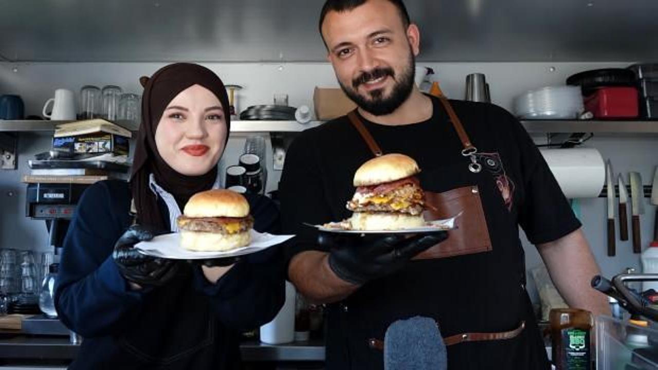 G&uuml;nd&uuml;z doktor, akşam burgerci