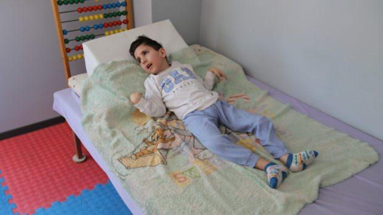 Milyonda bir görülüyor: 8 yaşındaki Mehmet'in hayatı bir sivrisinek ısırığıyla karardı!